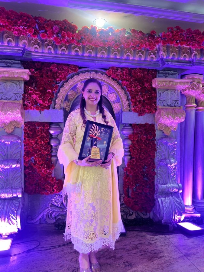 Simraen Kour receiving an award at a felicitation ceremony
